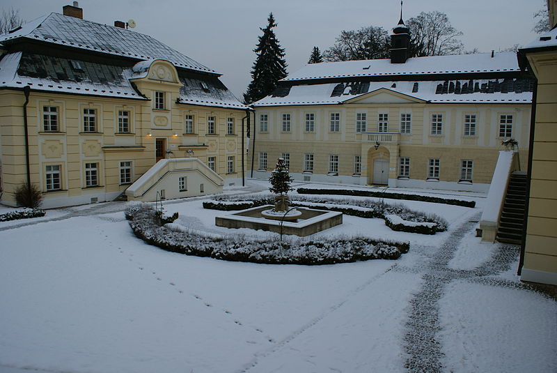 Courtyard_of_the_Jeneralka_castle