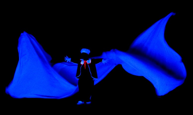 Black light theatre