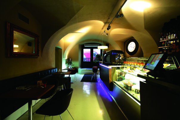 Cafe Bar Flirt