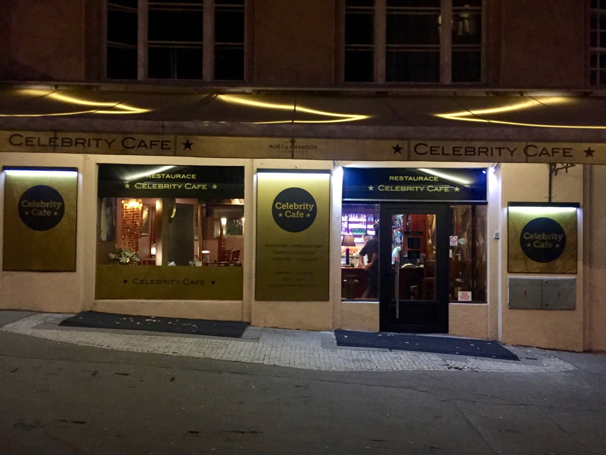 Celebrity Cafe