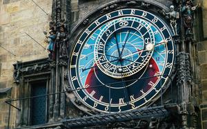 Thumbnail for Best Spots and Times to Photograph Prague’s Astronomical Clock like a Pro